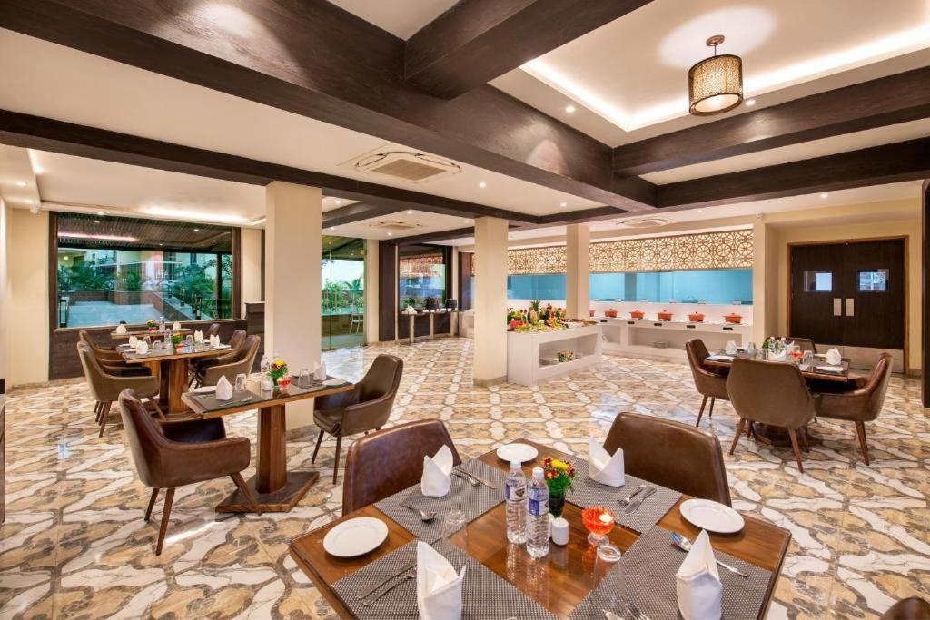 Sea Breeze Max Resort & Spa Margao Exterior foto